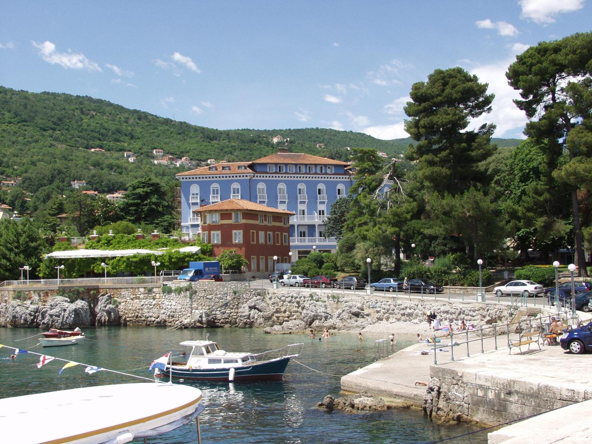 Hotel Park Ловран Экстерьер фото